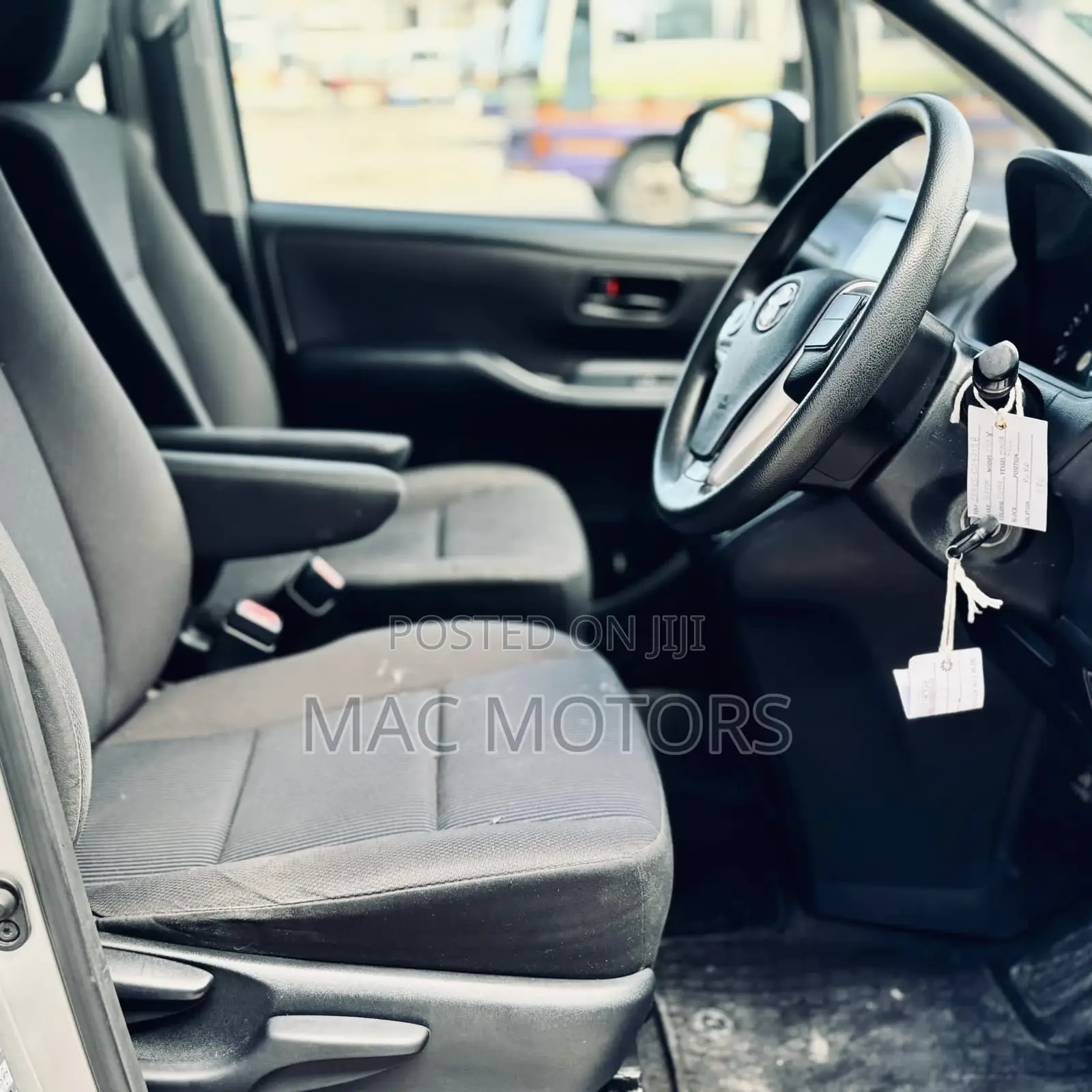 Toyota Voxy 2015 Silver