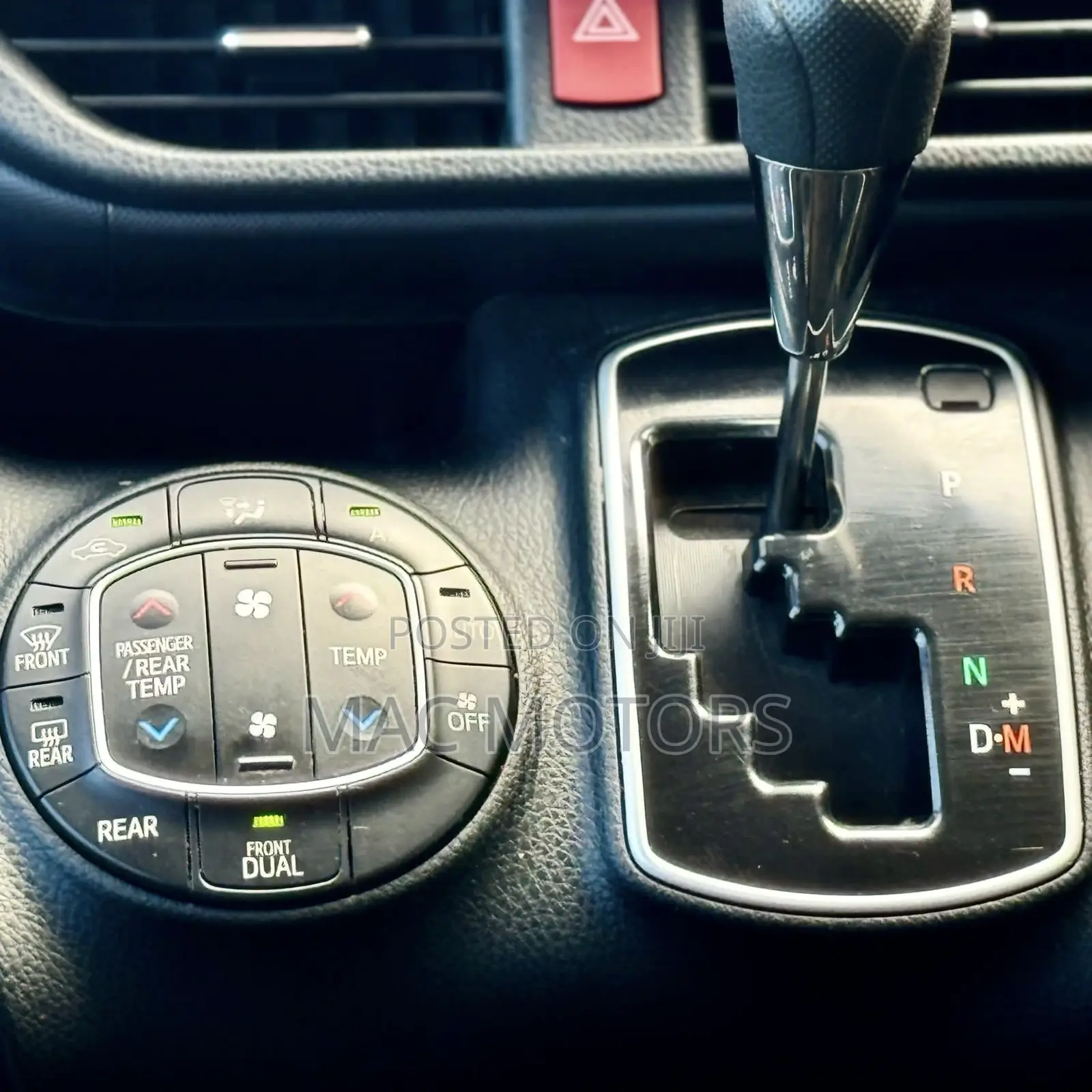 Toyota Voxy 2015 Silver