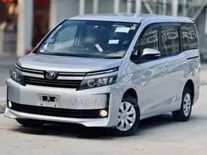 Toyota Voxy 2015 Silver