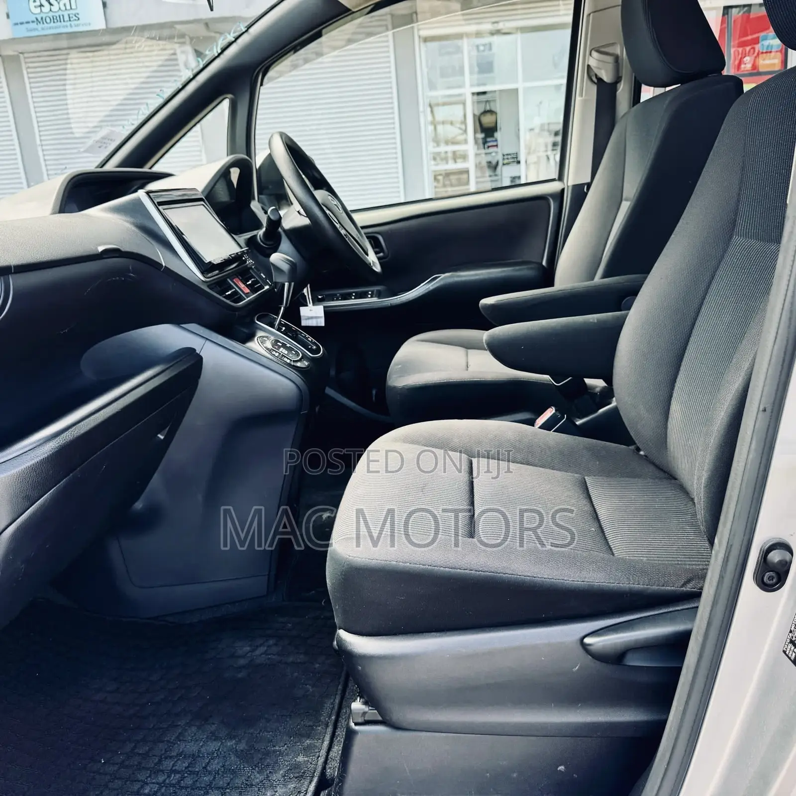 Toyota Voxy 2015 Silver