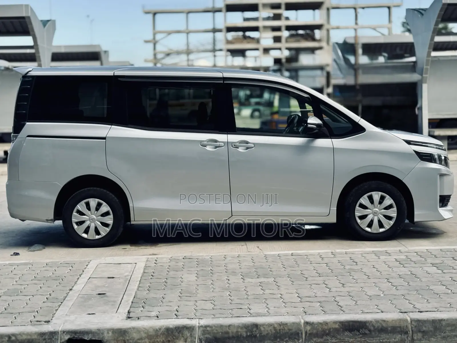 Toyota Voxy 2015 Silver
