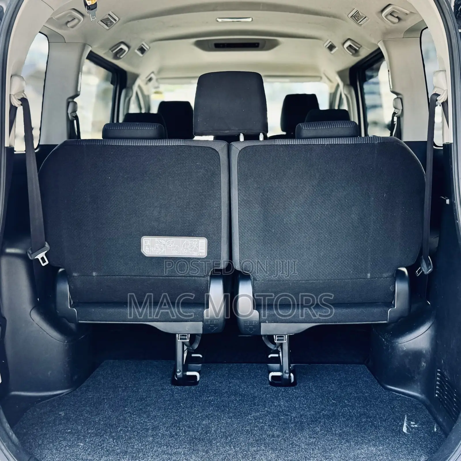 Toyota Voxy 2015 Silver