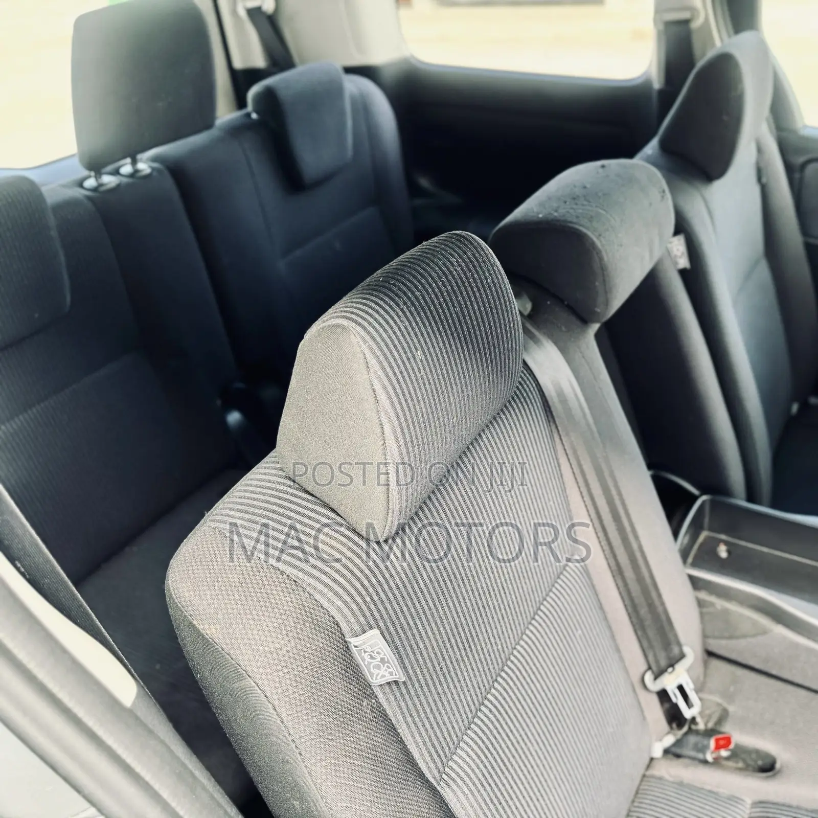 Toyota Voxy 2015 Silver