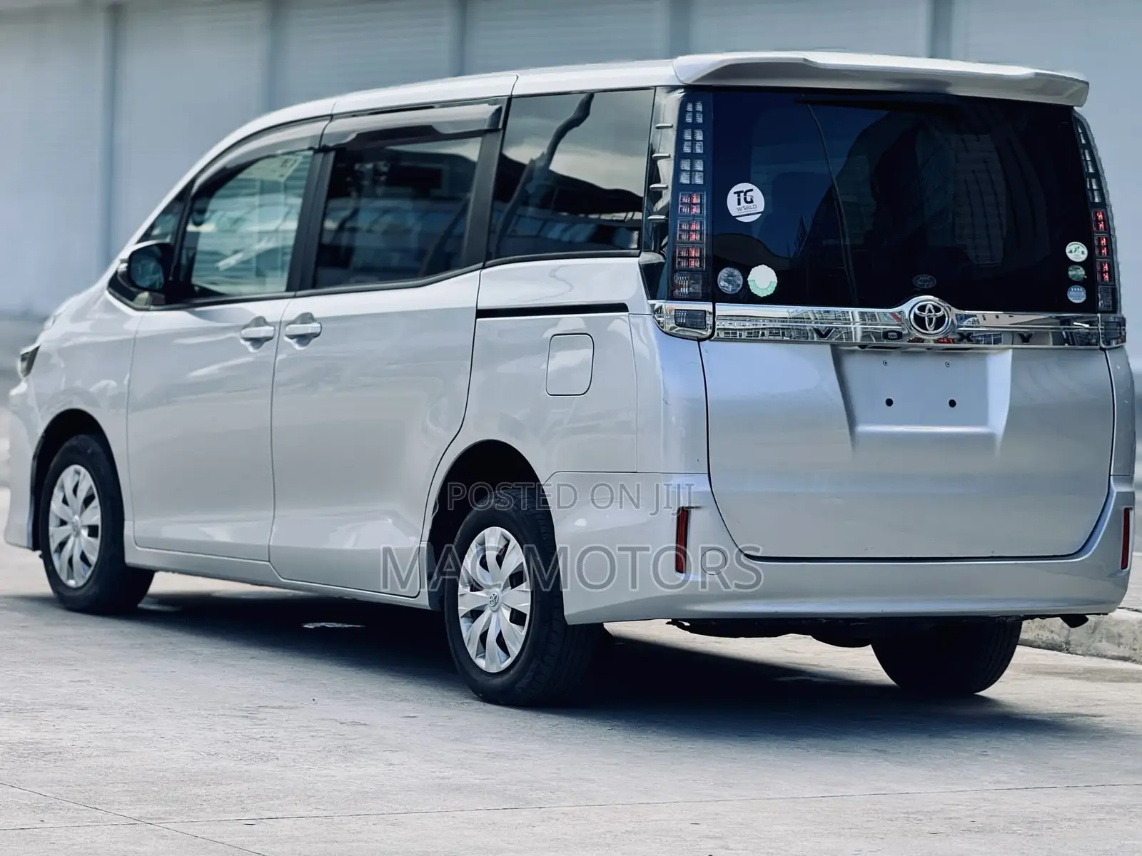 Toyota Voxy 2015 Silver
