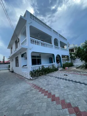 4bdrm House in Msasani Good Street for rent