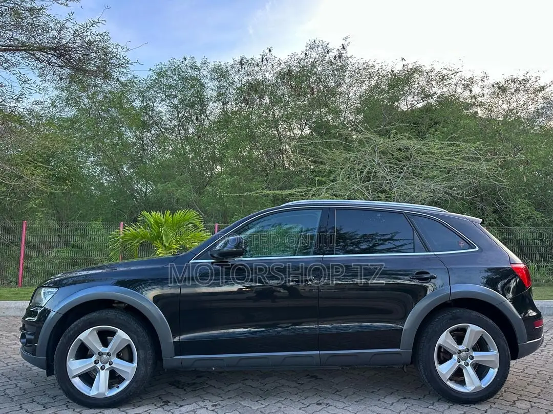 Audi Q5 2.0T Premium Quattro 2012 Black