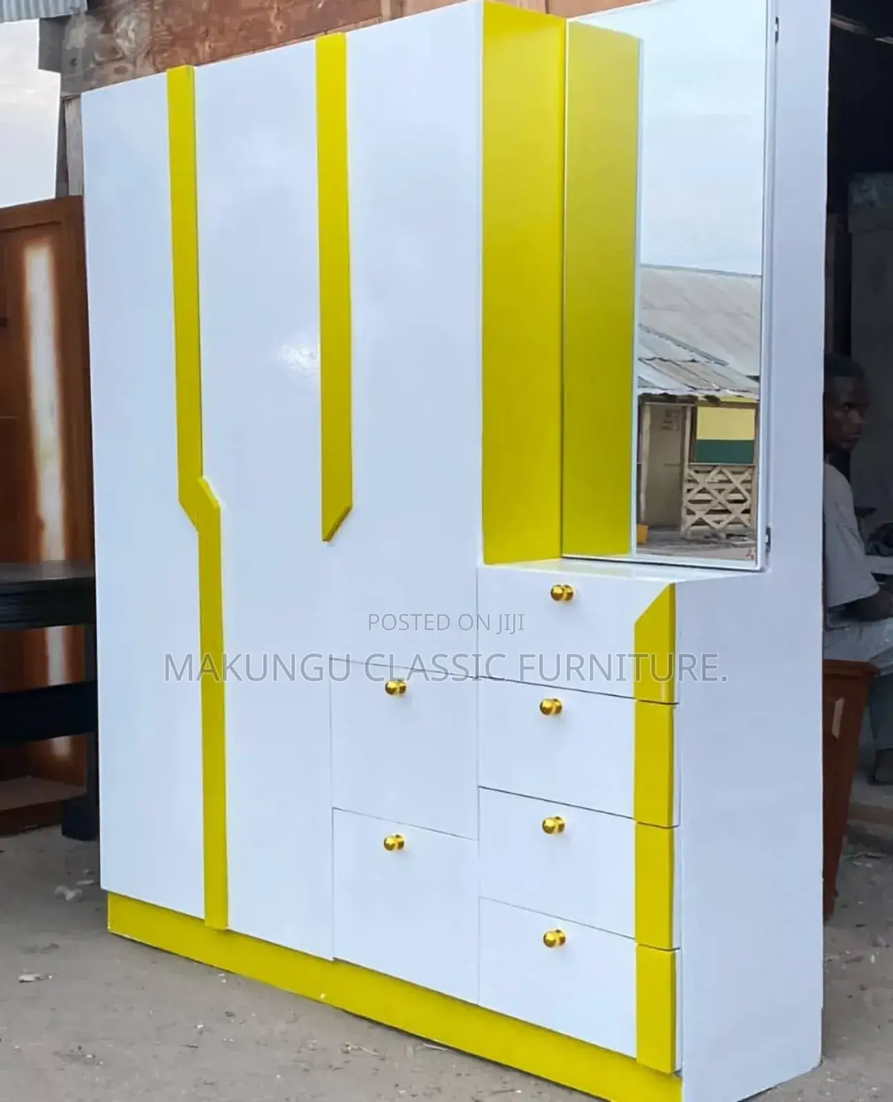 Wardrobes Ya Kisasa Kwa Ajili Ya Nguo