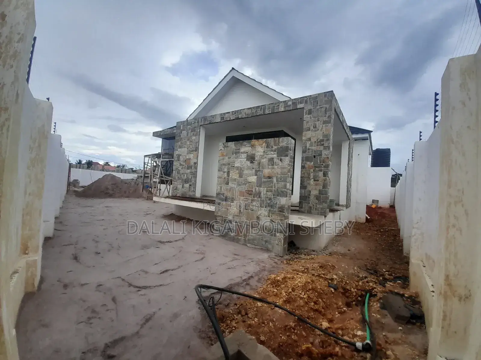5bdrm House in Kigamboni Kibada for sale