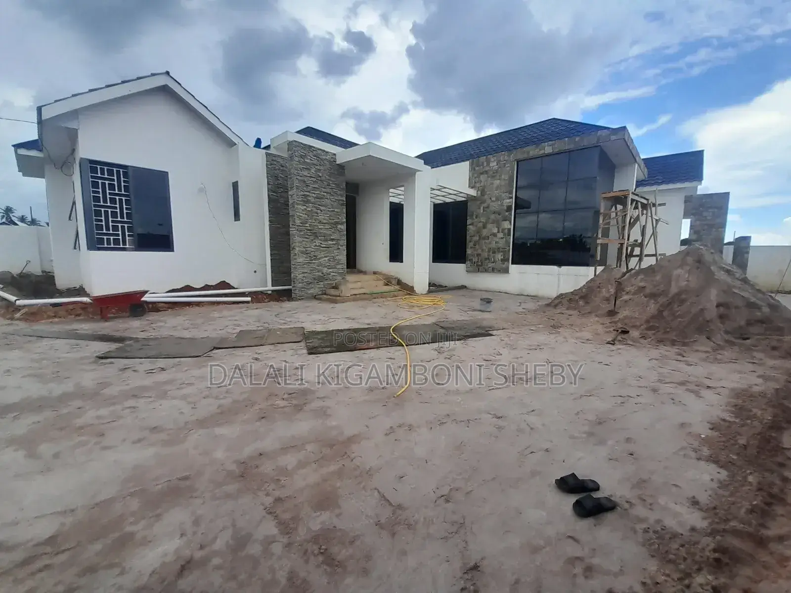 5bdrm House in Kigamboni Kibada for sale