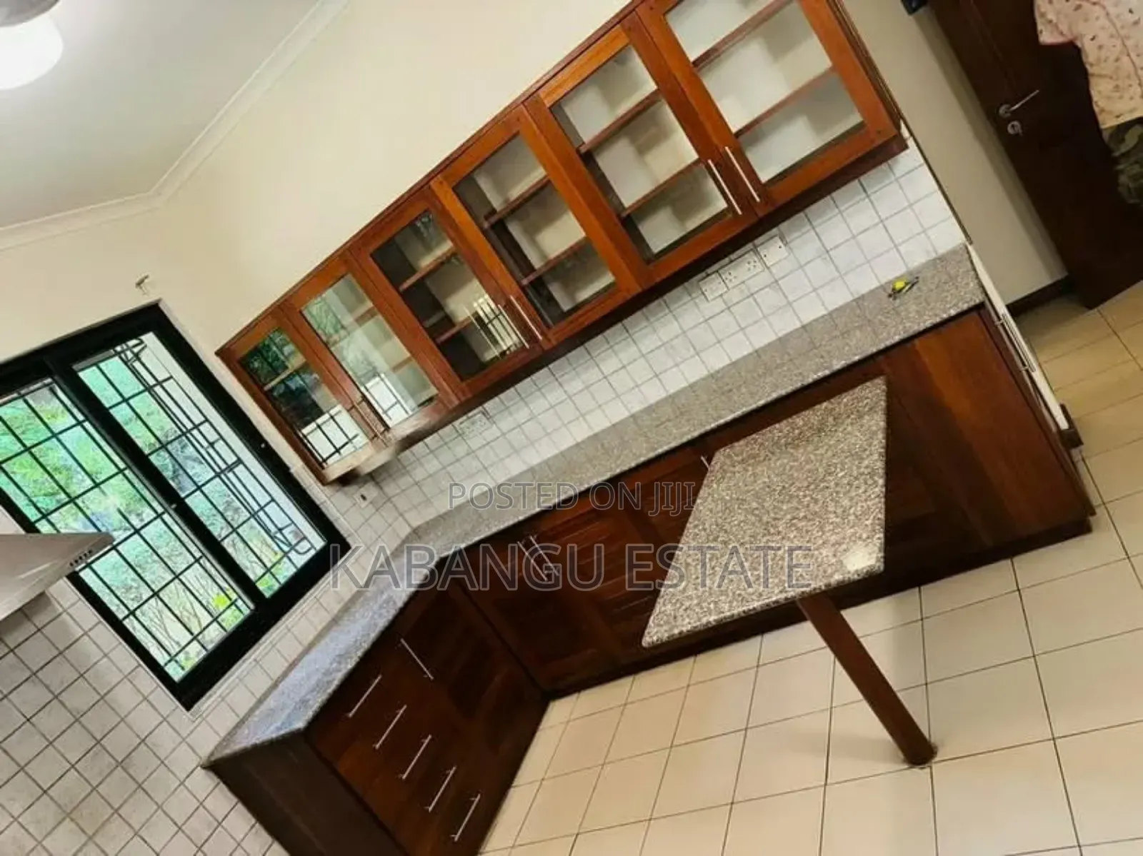 4bdrm Villa in Oysterbay for rent
