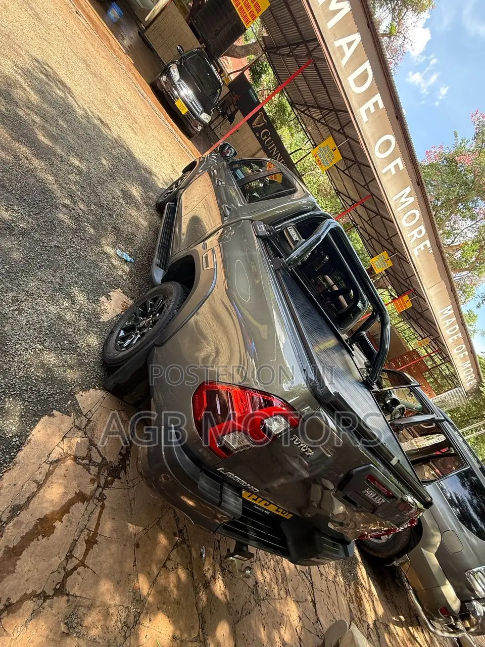 Toyota Hilux 2024 Brown