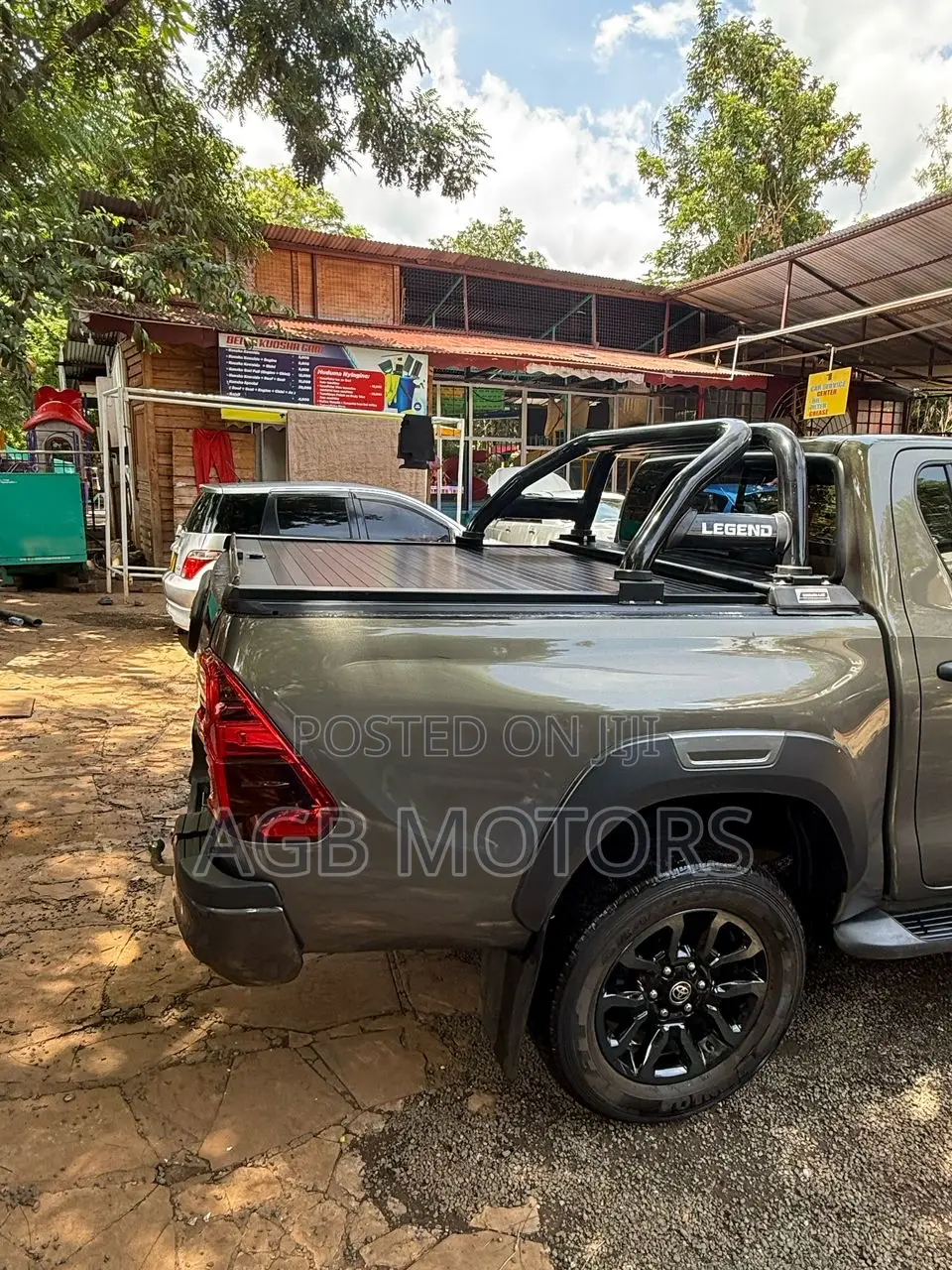 Toyota Hilux 2024 Brown