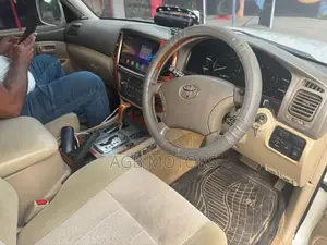 Toyota Land Cruiser 2006 White