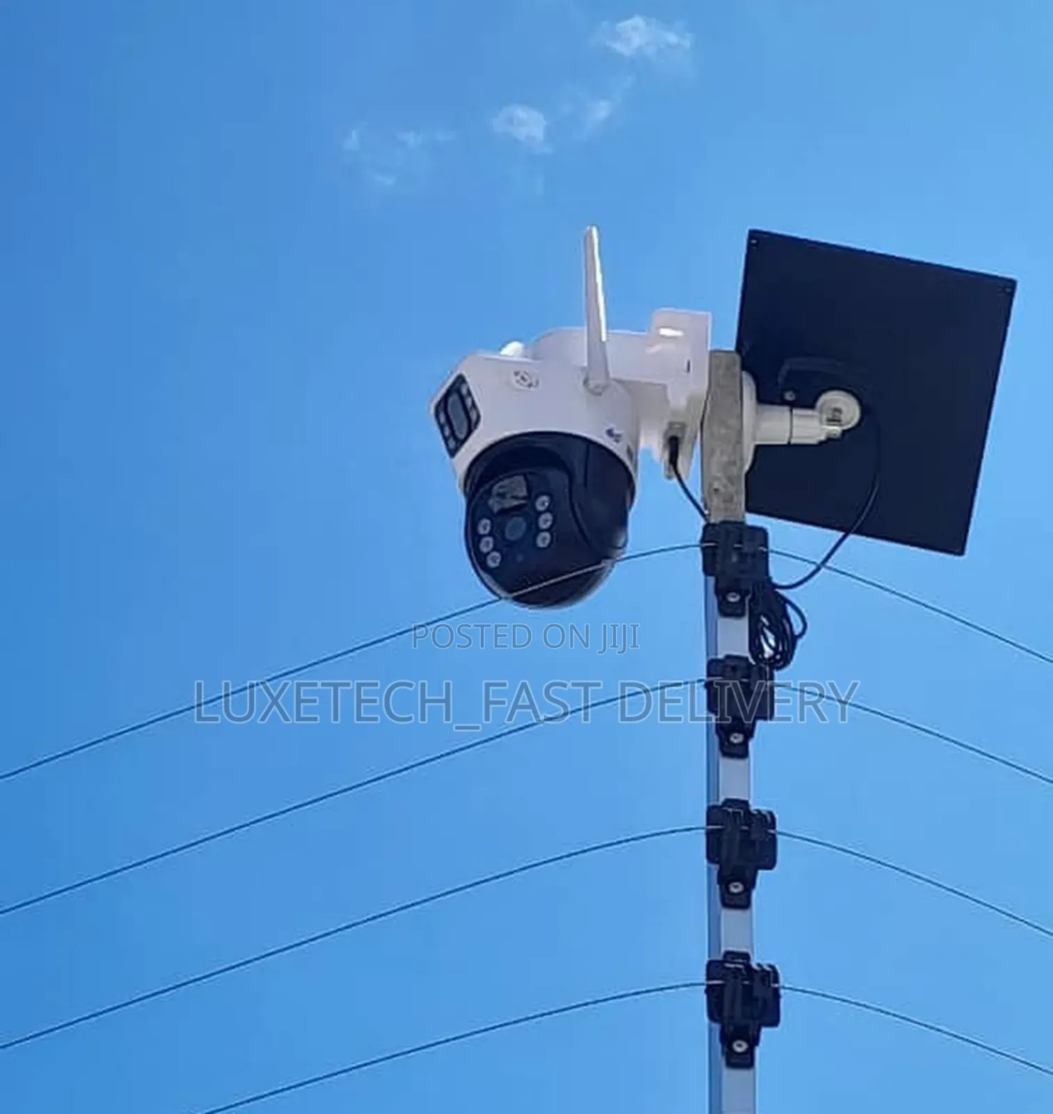 Solar-Powered 2 Screen Outdoor Security Camera