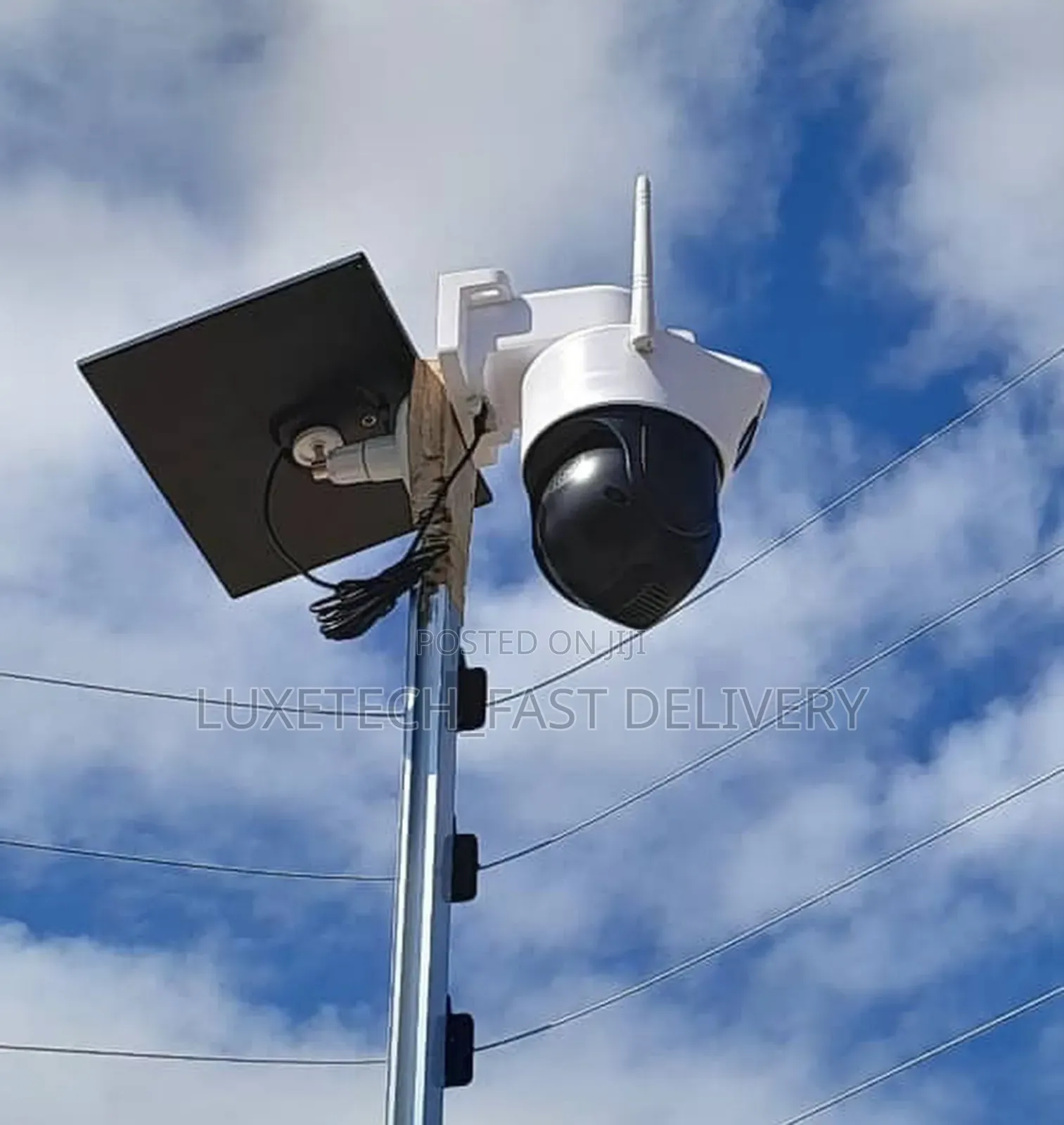 Solar-Powered 2 Screen Outdoor Security Camera