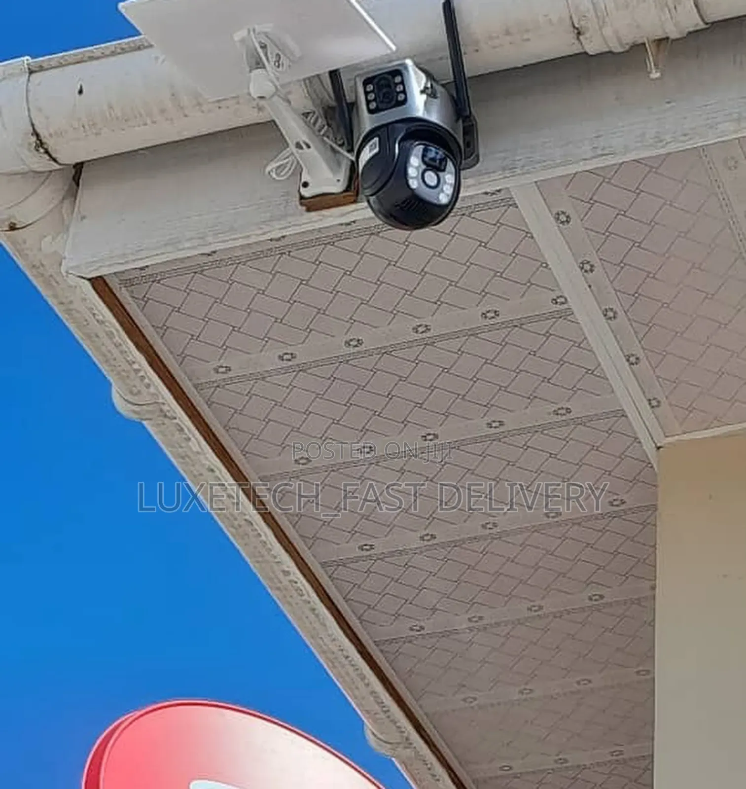 Solar-Powered 2 Screen Outdoor Security Camera