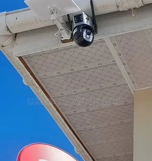 Solar-Powered 2 Screen Outdoor Security Camera