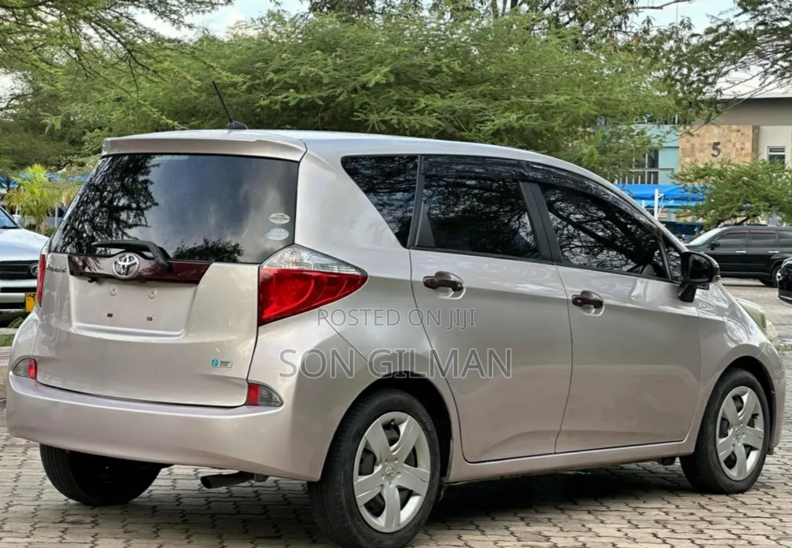 Toyota Ractis 2011 Pearl