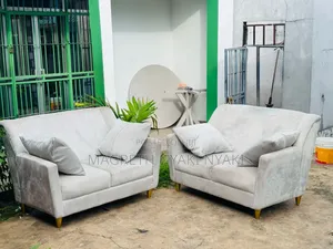 Sofaset // 2;2 // Rangi Creem