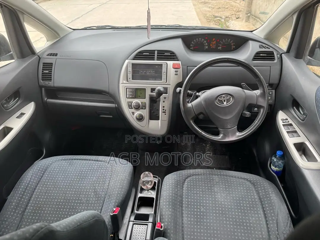 Toyota Ractis 2010 Gray