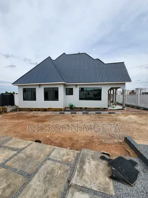 3bdrm House in Dalali Nick Mwanza, Buswelu for sale