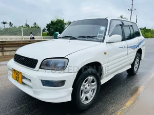 Toyota RAV4 1999 White