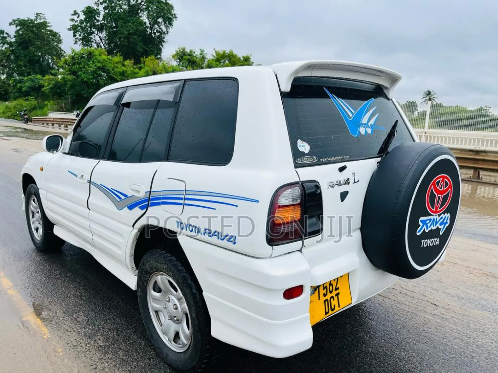 Toyota RAV4 1999 White