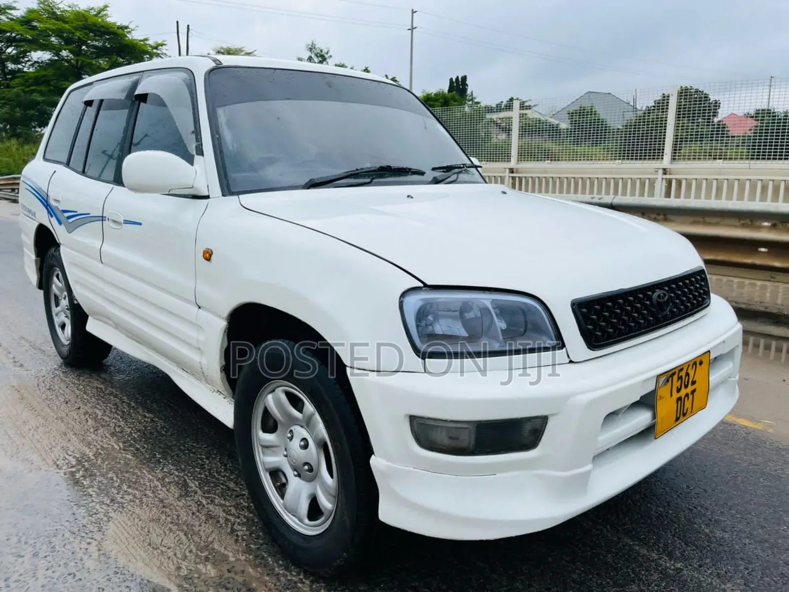 Toyota RAV4 1999 White