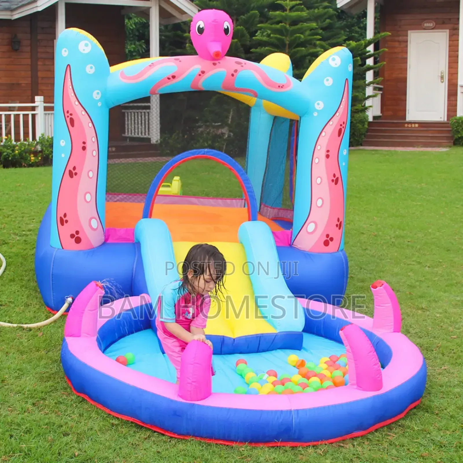Jumping Castle With Round Playing Space