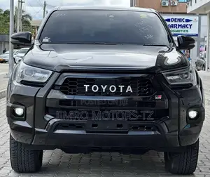New Toyota Hilux 2024 Black
