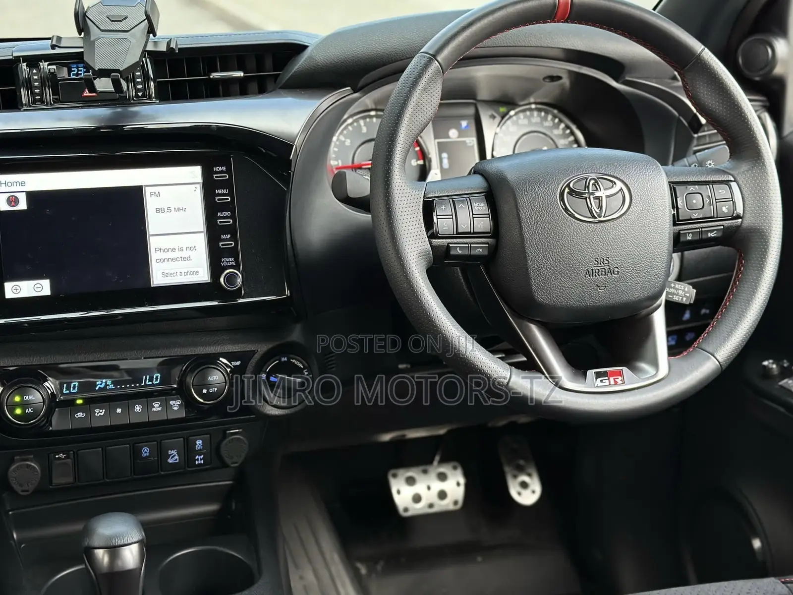 New Toyota Hilux 2024 Black