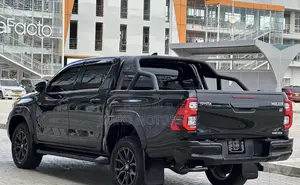 New Toyota Hilux 2024 Black