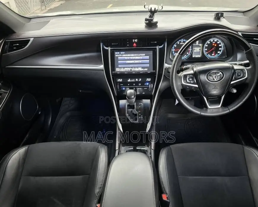 Toyota Harrier 2.0 4WD 2016 White