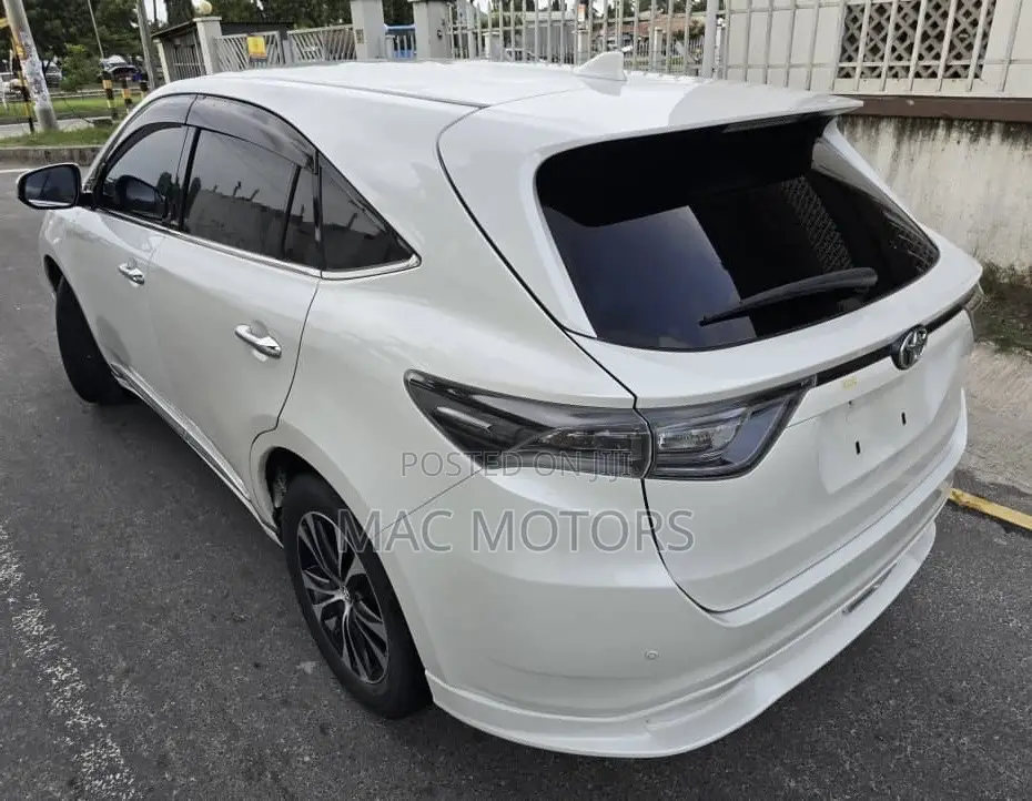 Toyota Harrier 2.0 4WD 2016 White