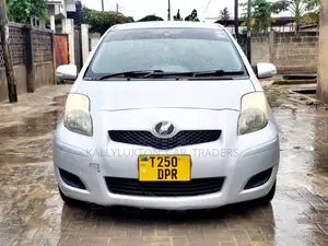 Toyota Vitz 2005 Silver