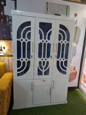 Kabati La Vyombo Milango Mitatu White