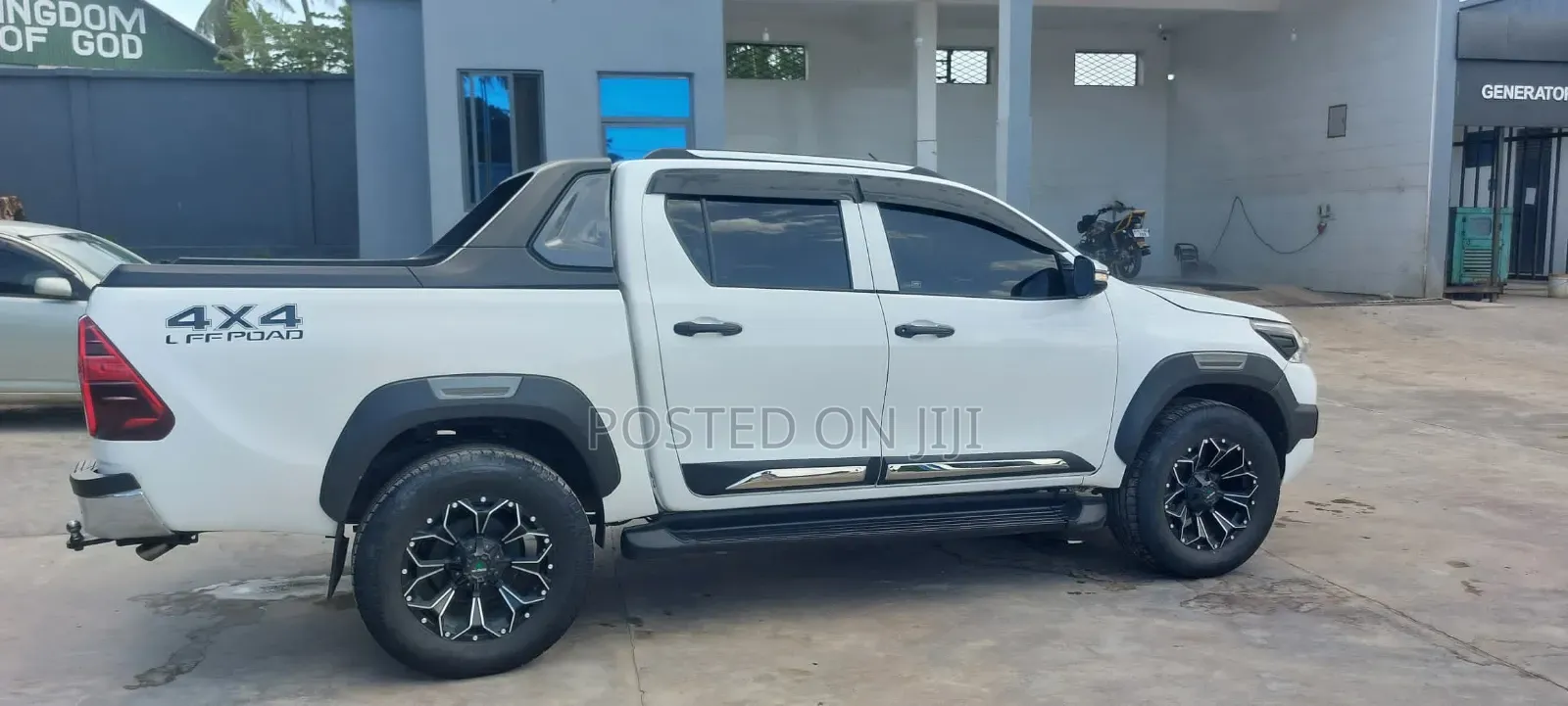 Toyota Hilux 2016 White