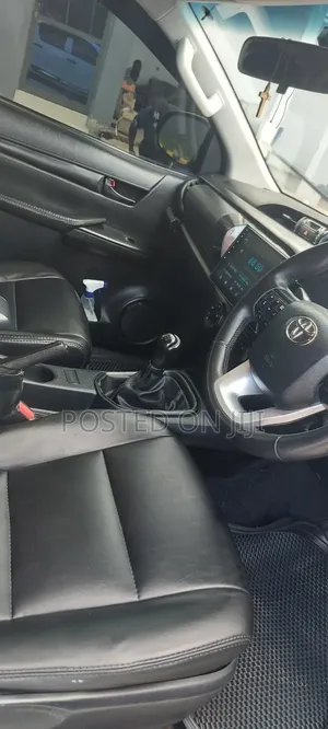 Toyota Hilux 2016 White