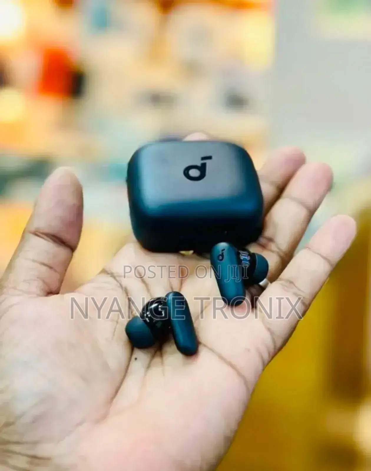 Earbuds
• Soundcore R50i Nc
