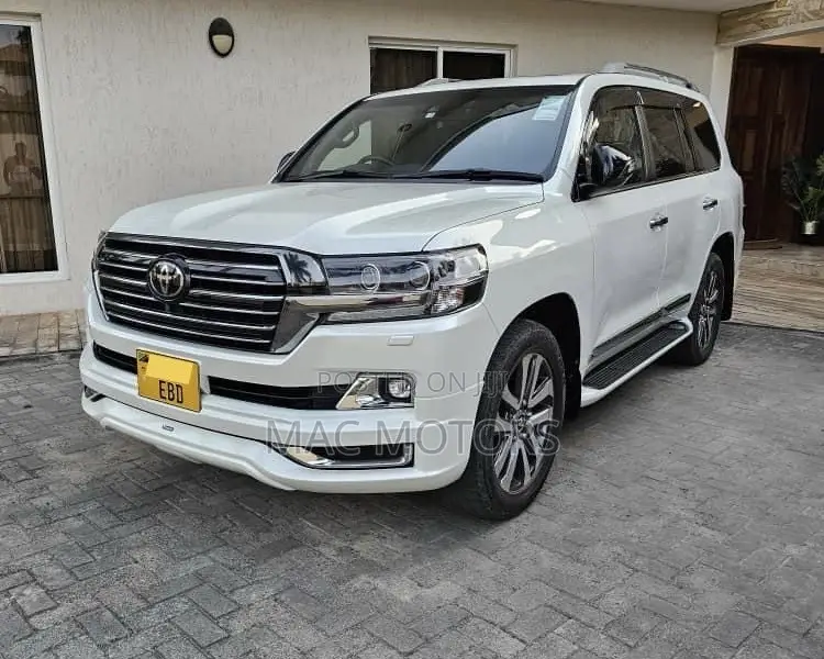 Toyota Land Cruiser 4.6 V8 ZX 2016 White