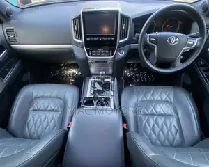 Toyota Land Cruiser 4.6 V8 ZX 2016 White