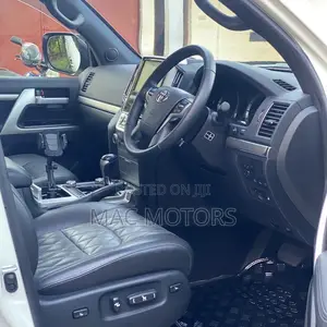 Toyota Land Cruiser 4.6 V8 ZX 2016 White