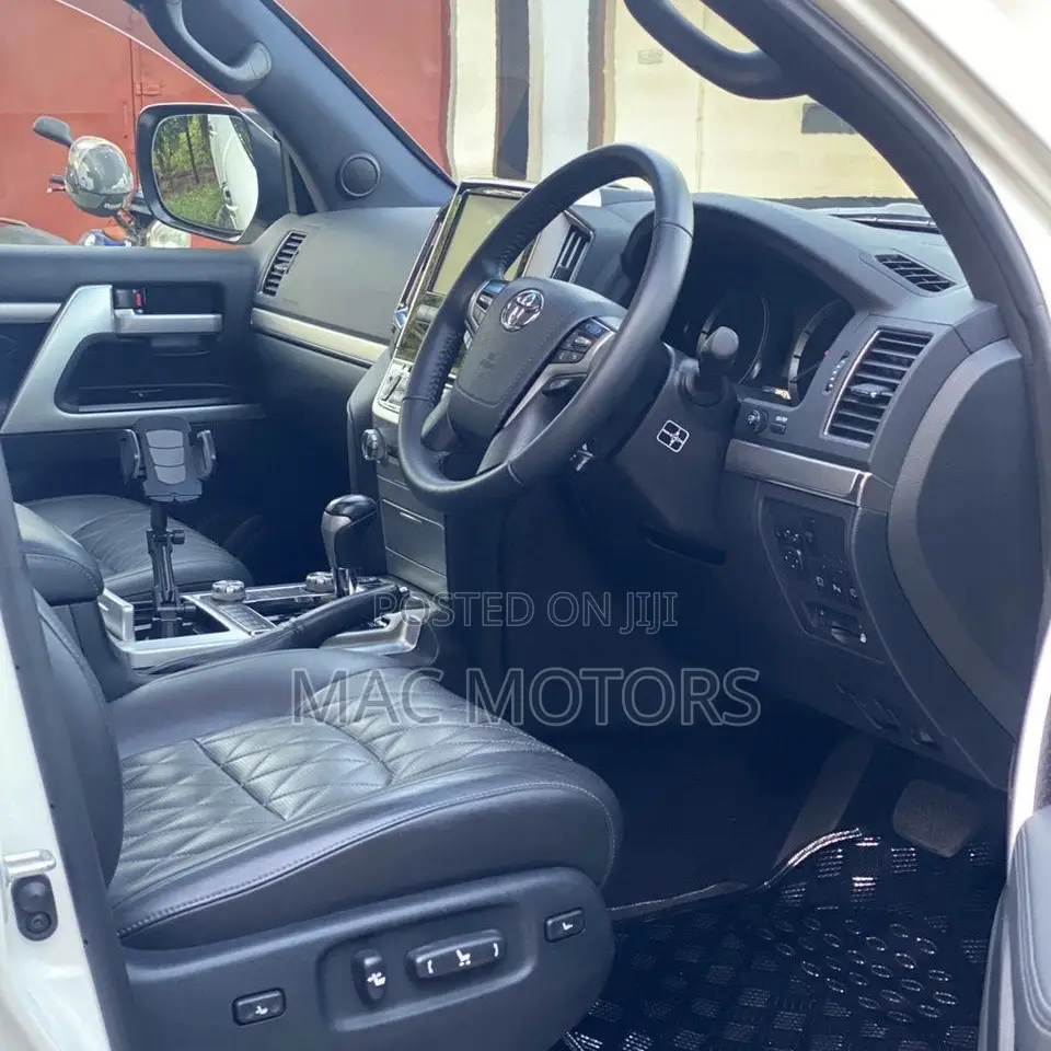 Toyota Land Cruiser 4.6 V8 ZX 2016 White