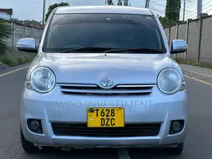 Toyota Sienta 2007 Silver