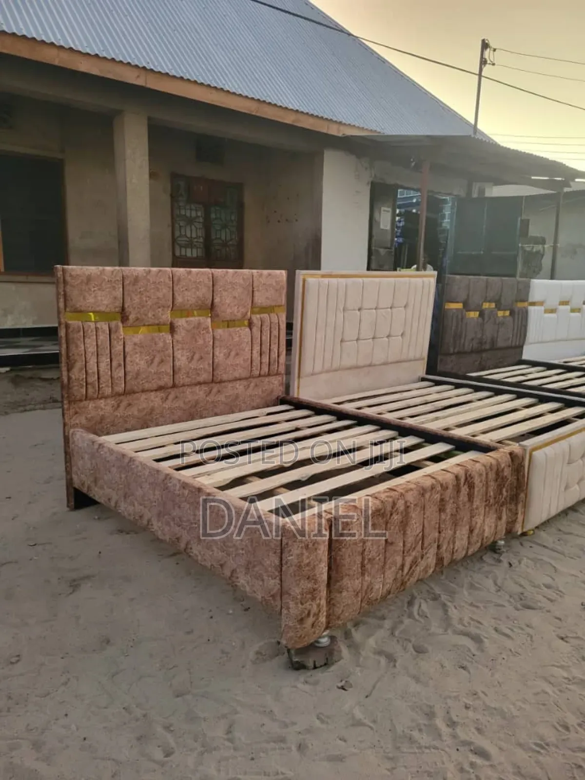 Bedsofa Za 5*6 Rangi Tofauti Tofauti