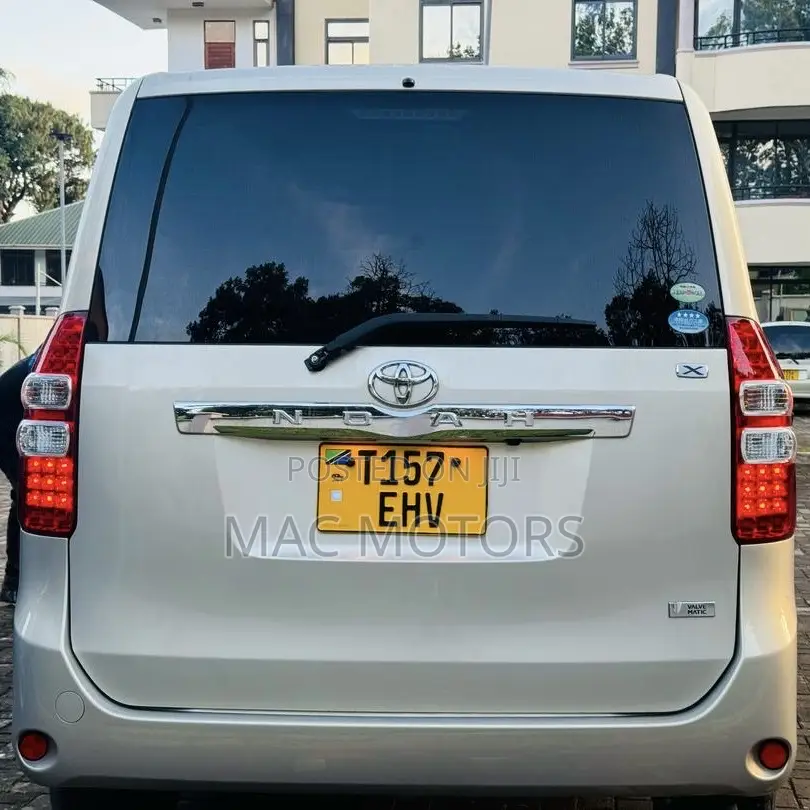 Toyota Noah 2009 Silver