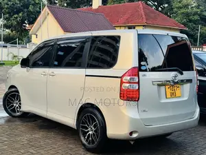Toyota Noah 2009 Silver