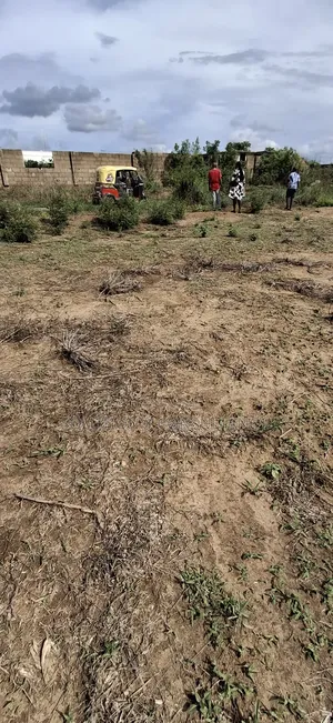 Kiwanja Kinauzwa Mabwepande