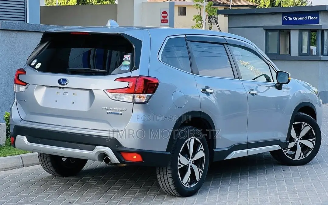 Subaru Forester 2019 Silver