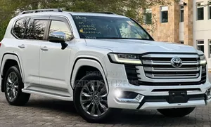 Toyota Land Cruiser 2022 White